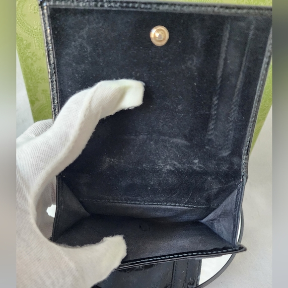 Auth Gucci Guccissima Patent Leather Compact Wallet - Picture 4 of 9